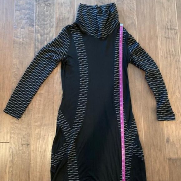 Elegant Black and Gray Long Sleeve Dress - Picture 5 of 6